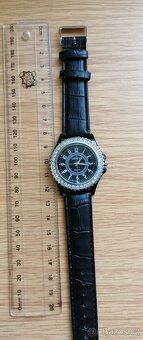 Dámské hodinky zdobené kamínky - 8