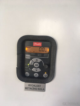Stolový tryskač, tryskací zařízení s turbínou. - 8