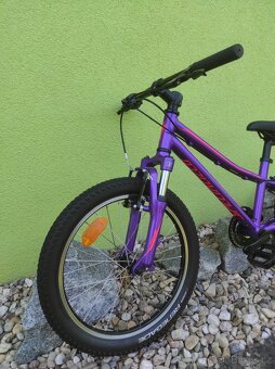 Značkové dětské kolo SPECIALIZED 20" (fialová) - 8