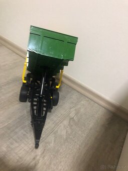 Traktor s vlečkou BRUDER - 8