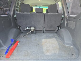 Toyota Land Cruiser 120 (J12) 3.0 D-4D 127 kW - 8