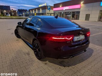 Jaguar XE 30t RWD R-Sport - 8