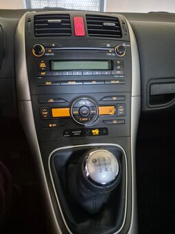 Toyota Auris 1,6 benzín, hatchback - 8