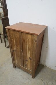 Stará skříňka před renovací - 8