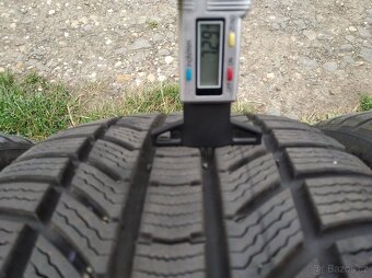 Prodám zimní pneu Continental 235/40 R19 - 8