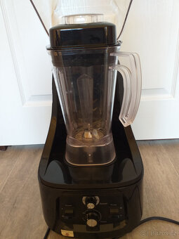 Smoothie mixér s odhlučňovacím víkem - 8