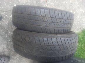 Prodám dvě letní pneumatiky 195/65 R15 - 8