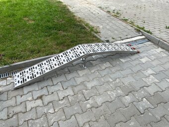 Nájezdy - 8