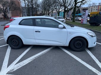 Kia Ceed 1.6 92kW, 2010, pojízdná, na opravu nebo díly - 8