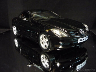 Mercedes Benz SLK 350 Welly 1/18 - 8