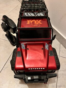 Traxxas Defender - 8