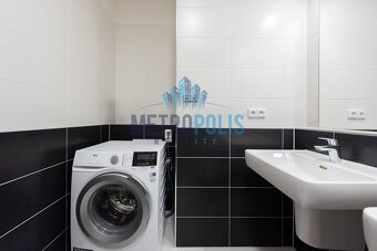 Luxusní byt 4+kk s balkóny, parkovacím stáním a výbornou obč - 8
