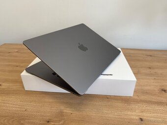MacBook Air 15 M2 / 16 GB RAM/ 512 GB SSD - TOP STAV - 8