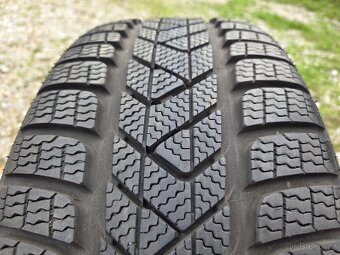 Zánovní zimní pneu Pirelli Sottozero RFT 225/40/19 - 8