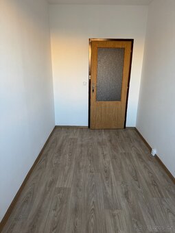 Studentské bydlení, tři pokoje k dispozici ihned. - 8