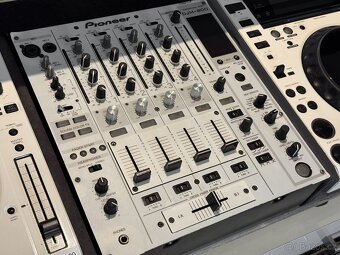 Pioneer CDJ2000 + DJM800 - 8