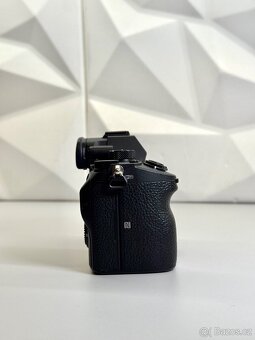 Sony Alpha A7 iii - 8