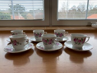 SADA  KRÁSNÝCH 6  NOVÝCH KÁVOVÝCH HRNÍČKÚ S PODŠÁLKY - 8