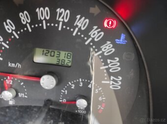 VW Beetle 1,6i 75 kW - 8
