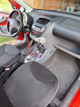 Prodám Peugeot 107,třídveřák,automat,spotťeba kolem 3.5-4.la - 8