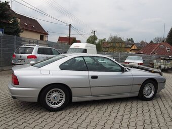 BMW 850i E31 1991 stříbrný celolak, najeto jen 122 600 km - 8