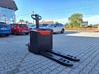 zánovní elektrický paletový vozík BT LPE 200 - 8
