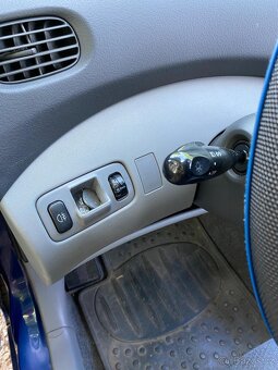 Toyota Yaris Verso 1,3 - 8