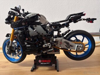 LEGO motorka Yamaha MT10-SP - 8