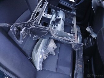 BMW E90 320i prodám dily - 8