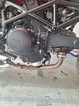 Ducati Monster 695 - 8