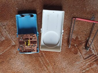 Malý svěrák nebo retro svítilna - 8