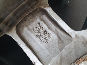 Alu kola Ford 6x139,7 r17 8j et55 pneu 265/65/17 - 8