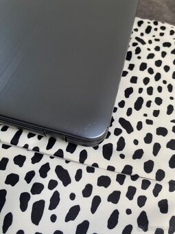 Prodám ASUS VivoBook 15 (SSD disk, Intel Core i3) - 8