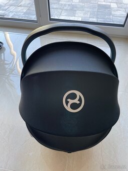 Vajíčko se základnou Cybex Aton 5 - 8