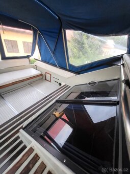 Kajutová motorová loď Draco 25 Twin Cab, zánovní vlek 3500Kg - 8