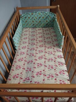 Dřevěná dětská postýlka - 8