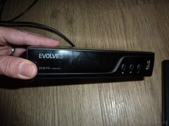 TV SHARP LC-40LE705E + set top box EVOLVE OMEGA T2 - 8