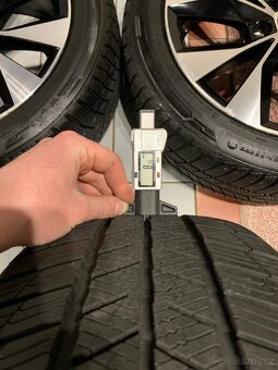 Alu kola Škoda R18 5X112 ZÁNOVNÍ ZIMNÍ PNEU 235/45 R18 8,5mm - 8