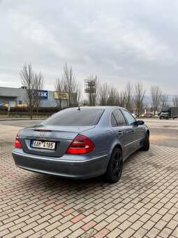 Mercedes Benz E320 - 8