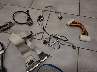 Kabely do PC, redukce, vga a ostatní. - 8