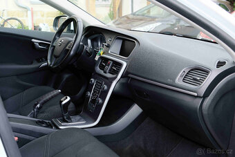 Prodám Volvo V40 D2 Kinetic, model 2018 - 8