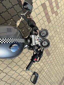 Triumph Bonneville 865 - 8