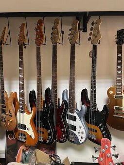 Kytarová a basová komba , popř. klávesová - 8