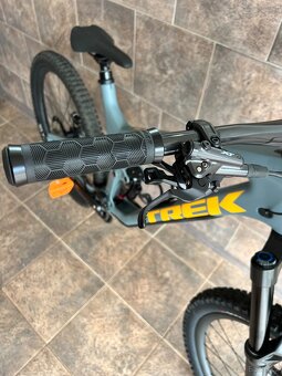 Trek Slash 9.8 XL carbon 2024 záruka - 8
