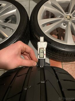 Alu kola Škoda R18 5X112 ZÁNOVNÍ LETNÍ PNEU 225/40R18 NEPTUN - 8