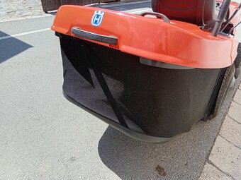 Prodám zahradní traktor Husqvarna 17.5Hp Hydro - 8