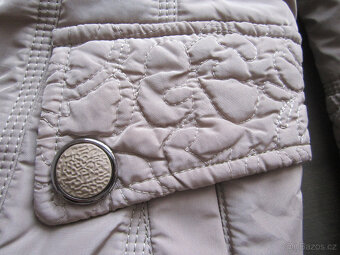 Zimní béžový kabát, zdobený, M/L, výborný stav - 8