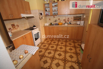 Prostorný dvougenerační RD s garáží, terasou, velkým pozemke - 8