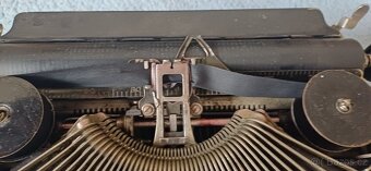 Psací stroj Remington Portable - 8