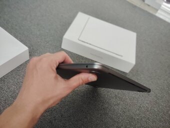 MacBook Air 13 palců M2 8 GB RAM 256 ssd 170 cyklů - 8